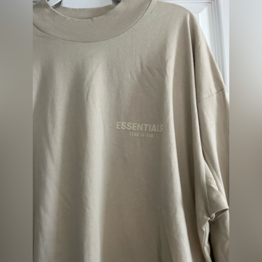 NEW Essentials Fear of God size Medium long sleeve tee
